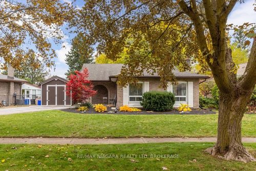 5674 Hillcrest Cres, Niagara Falls, ON, L2J2A5 | Card Image