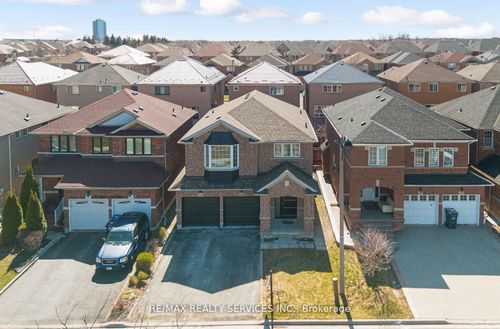 10 Linderwood Dr, Brampton, ON, L7A1R7 | Card Image