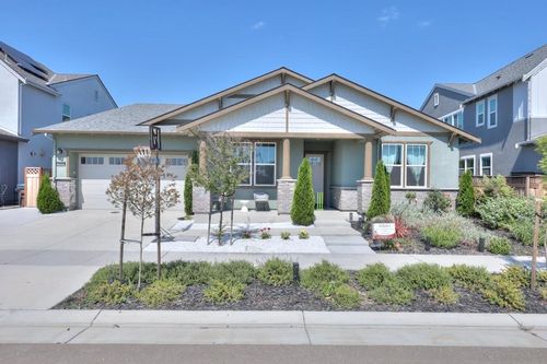 2995 Middlebury Dr, Lathrop, CA, 95330-8174 | Card Image