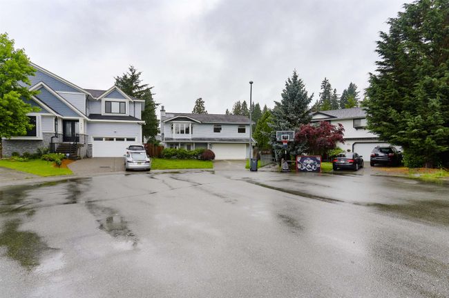 9496 209 B Crescent, House other with 3 bedrooms, 1 bathrooms and 5 parking in Langley BC | Image 1