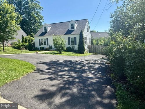 2903 Oak Knoll Dr, Falls Church, VA, 22042-1417 | Card Image