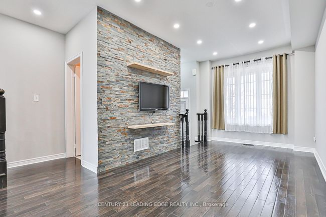 360 Cornell Rouge Blvd, House attached with 4 bedrooms, 4 bathrooms and 1 parking in Markham ON | Image 5