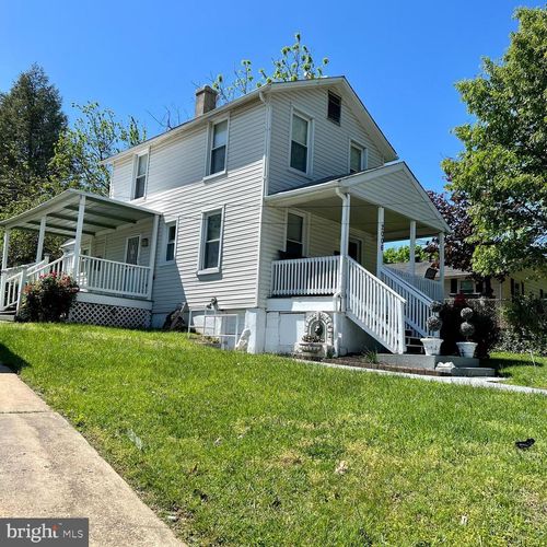 2006 Virginia Ave, HYATTSVILLE, MD, 20785-4942 | Card Image