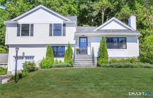 118 Brooklawn Ter, Fairfield, CT, 06825-1708 | Card Image