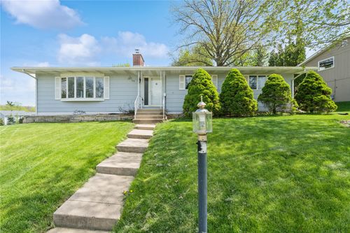 320 Eastland Dr Se, Cedar Rapids, IA, 52403-2025 | Card Image