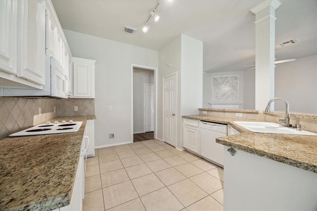 Kitchen | Image 10