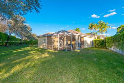 885 - 885 Tanglewood Cir, House other with 3 bedrooms, 2 bathrooms and null parking in Weston FL | Image 2