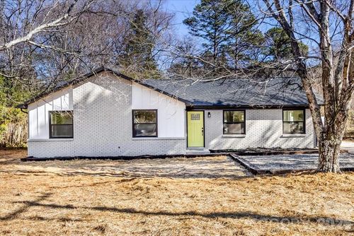 741 E John St, Matthews, NC, 28105-4830 | Card Image