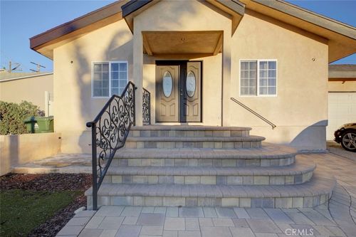 10624 Mcclemont Ave, Tujunga, CA, 91042 | Card Image