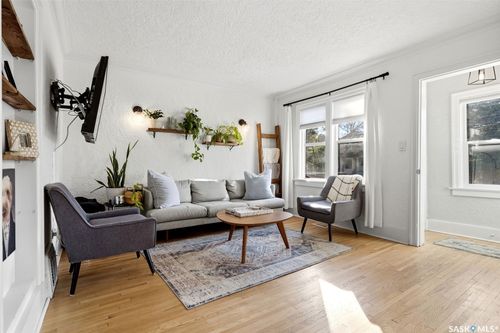 2263 Queen Street, Regina, SK, S4T4C6 | Card Image