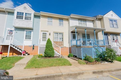 207 Willow Brook Dr, Charles Town, WV, 25414-4801 | Card Image