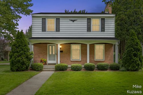 1711 Country Club Drive Ne, Grand Rapids, MI, 49505 | Card Image