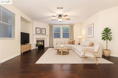 11 11 Pinenut Ct, Oakley, CA, 94561 | Card Image