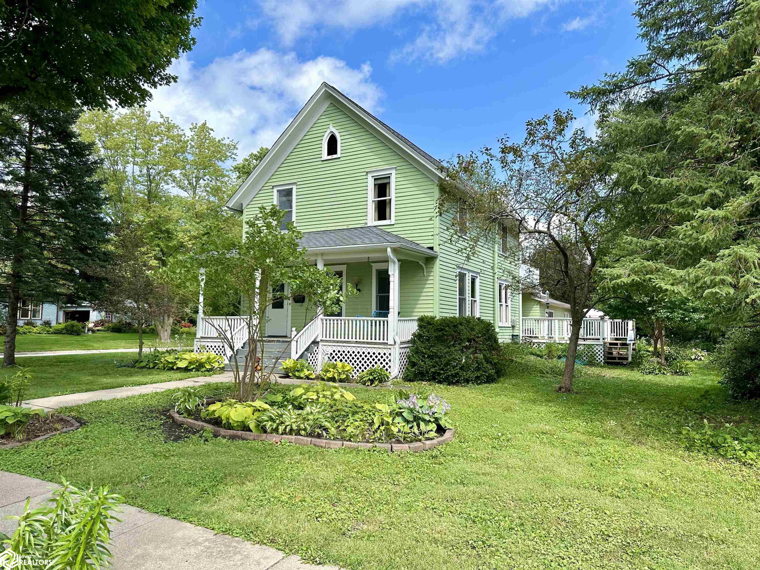 Elm St, Grinnell, IA 50112
