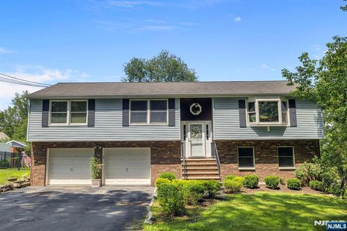 16 Argus St, Butler, NJ, 07405-1518 | Card Image
