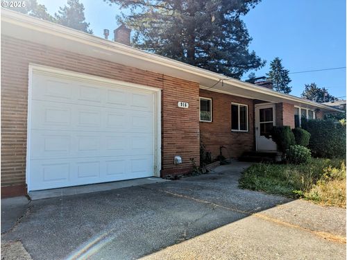916 Harrison St, Oregon City, OR, 97045-2071 | Card Image