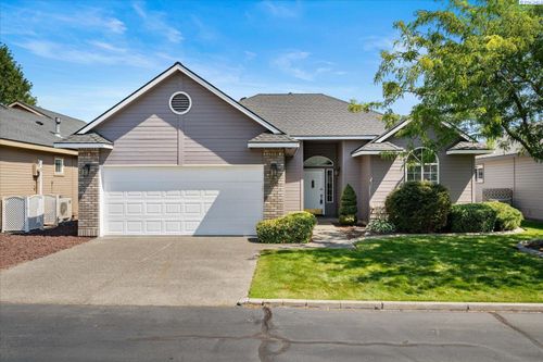 105 Bellerive Ln, Pasco, WA, 99301-6115 | Card Image