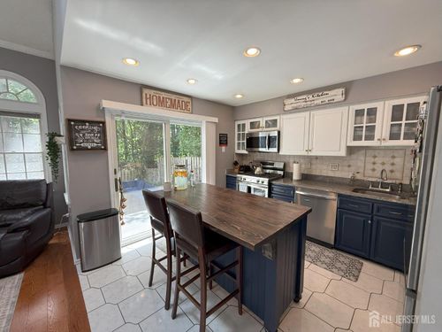 37 Dorchester Dr, East Brunswick, NJ, 08816-5206 | Card Image