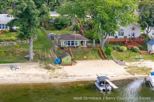 7512 S Crooked Lake Dr, Delton, MI, 49046-8427 | Card Image