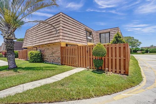 97-c-973 Springdale Cir, Palm Springs, FL, 33461-6357 | Card Image
