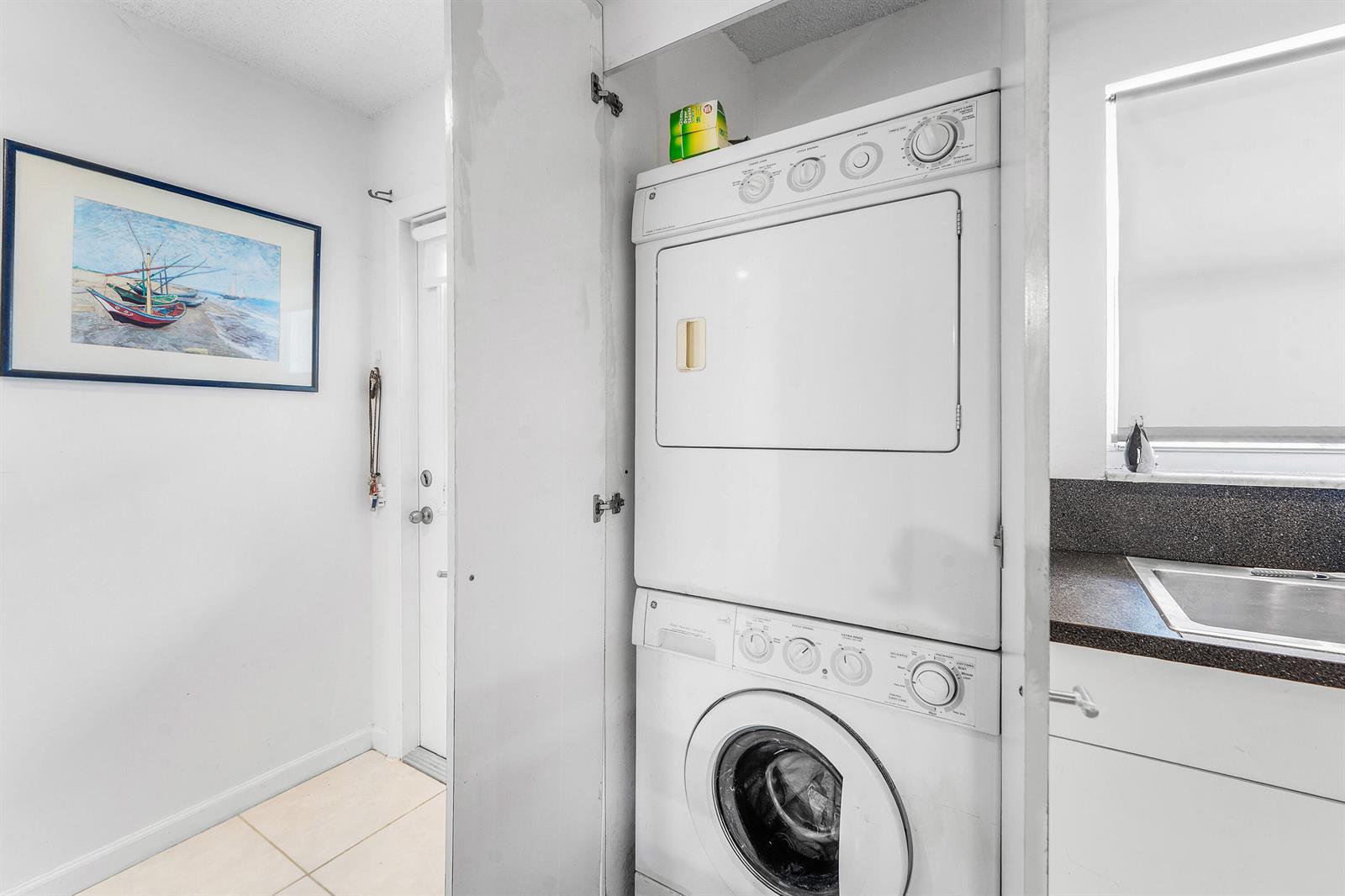 Residential Lease in Lake Worth 5