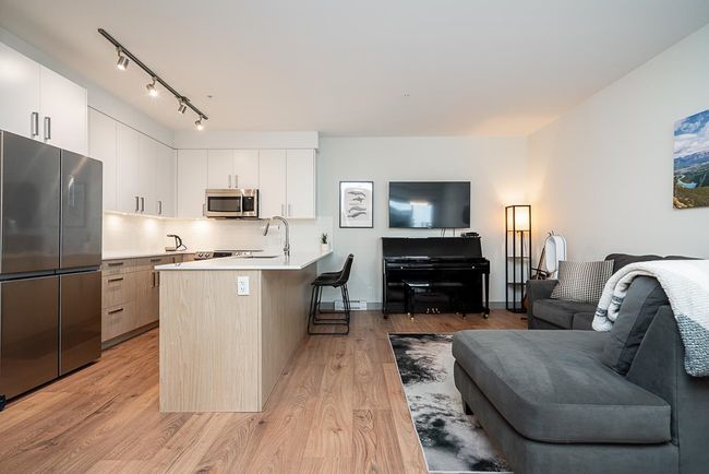 210 - 6968 Royal Oak Ave, Condo with 1 bedrooms, 1 bathrooms and 1 parking in Burnaby BC | Image 11