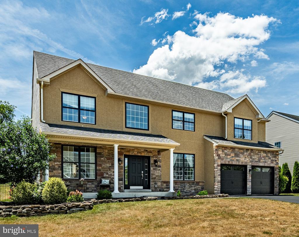Oak Creek Dr, Royersford, PA 19468