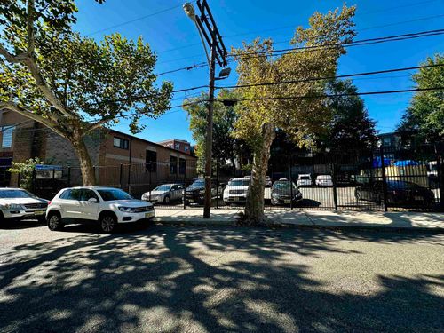 33 Prescott St, Jersey City, NJ, 07304-2905 | Card Image