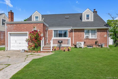 34 Newburgh Street, Hempstead, NY, 11003 | Card Image