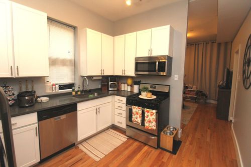 ch1-2129 Racine Ave, Chicago, IL, 60614-4028 | Card Image
