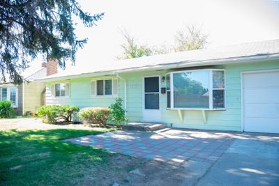 1304 Cornell Ave, Home with 3 bedrooms, 1 bathrooms and null parking in Yakima WA | Image 3