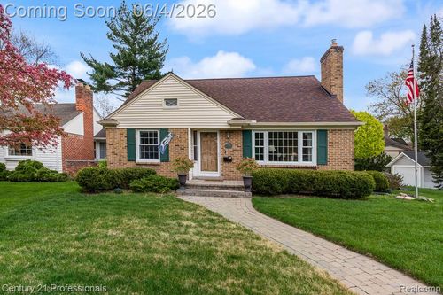 304 Highland Ave, Rochester, MI, 48307-1513 | Card Image