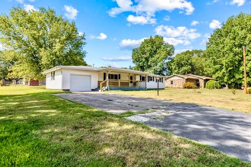 1006 Sunset St, Aurora, MO, 65605-1946 | Card Image