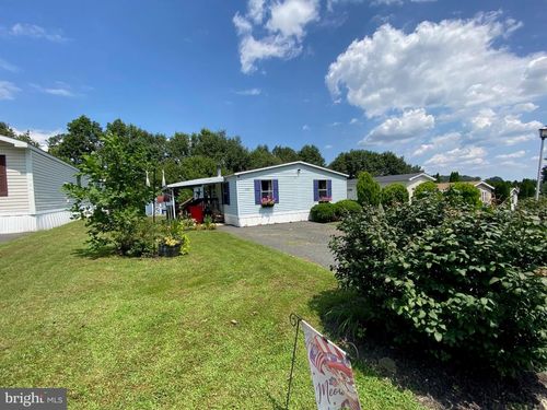 320 Ashford Ln, Hereford, PA, 18056-1513 | Card Image