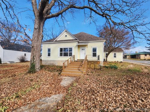 611 Goingsnake Street, Tahlequah, OK, 74464 | Card Image