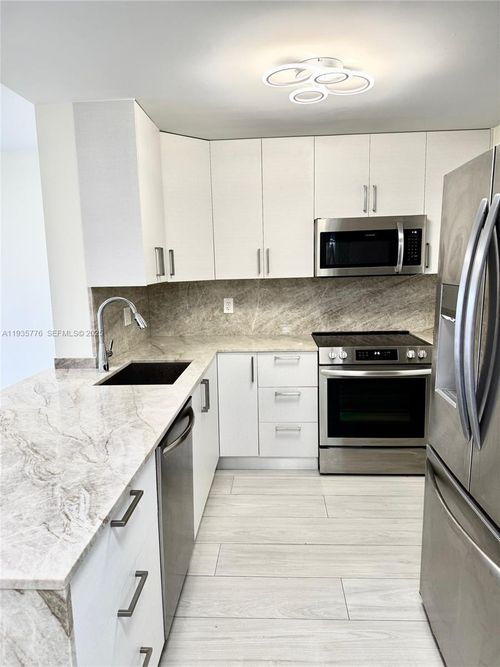 apt-701-401 Golden Isles Dr, Hallandale Beach, FL, 33009-7517 | Card Image