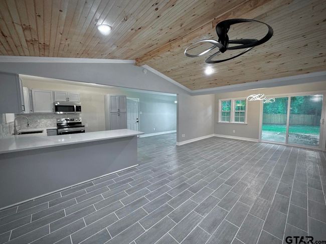 18003 Lookout Lake Cir, House other with 3 bedrooms, 2 bathrooms and null parking in Flint TX | Image 9