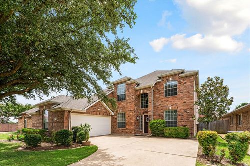 106 Foxwood Ln, Red Oak, TX, 75154-6525 | Card Image