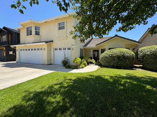 605 W Russell Ave, Visalia, CA, 93277-6512 | Card Image