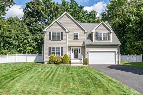 20 Walnut St, Foxboro, MA, 02035-2730 | Card Image