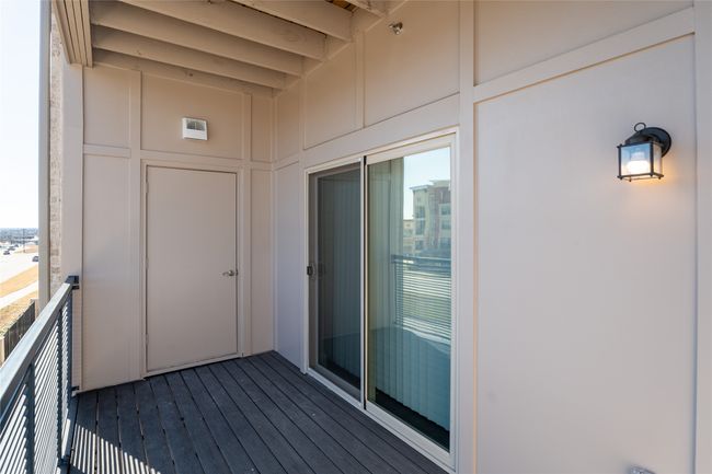 Balcony | Image 17