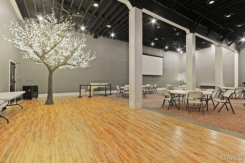 105 N Coal St, Mexico, MO, 65265-2804 | Card Image