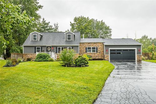 318 Valiant Dr, Rochester, NY, 14623-5522 | Card Image