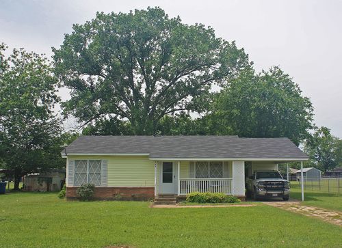 205 N Texas St, Whitney, TX, 76692-2466 | Card Image