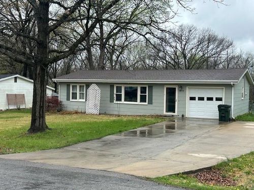 3038 Iowa St, Leavenworth, KS, 66048-4957 | Card Image