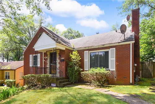 2037 Kendon Dr E, Wilkinsburg, PA, 15221-1127 | Card Image