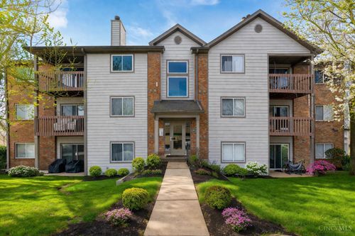8945 Eagleview Dr, West Chester, OH, 45069-6713 | Card Image