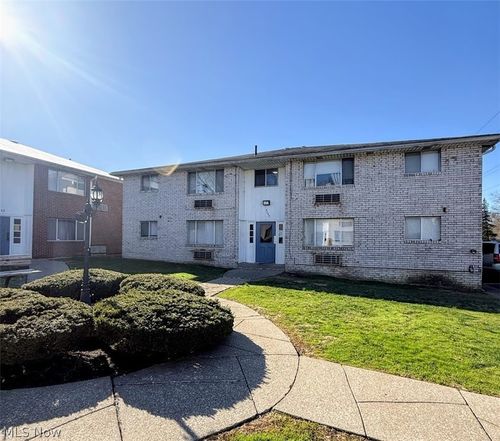 2000 Woodlawn #11 Street Nw, Canton, OH, 44708 | Card Image