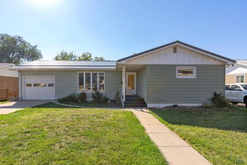 2017 Stirling St, rapid city, SD, 57702-4203 | Card Image