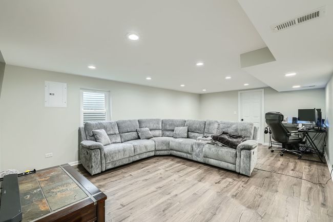 1300 Gloucester Cir, Townhouse with 3 bedrooms, 3 bathrooms and 2 parking in Carol Stream IL | Image 24